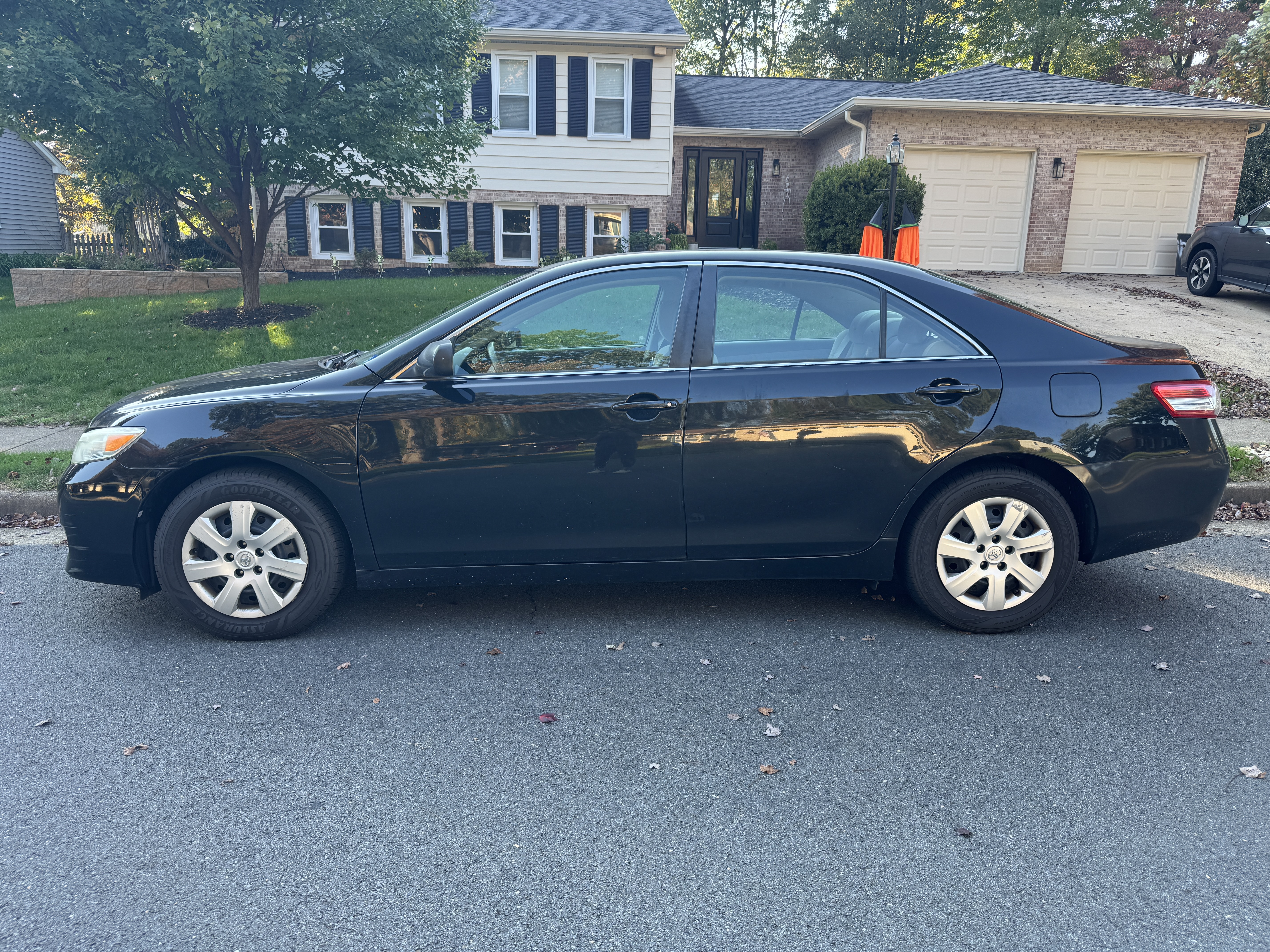 Used 2011 Toyota Camry LE FWD image 4
