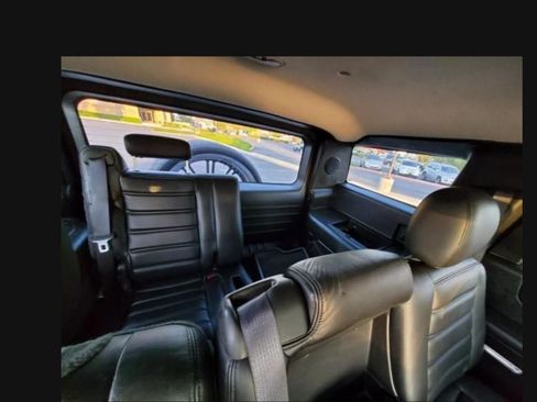 Used 2005 HUMMER H2 w/ Preferred Equipment Group image 12