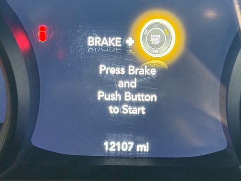 Used 2024 Jeep Wrangler Unlimited Sahara w/ Technology Group image 16