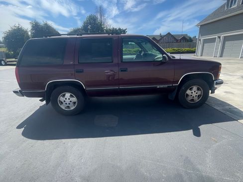 Used 1995 Chevrolet Tahoe 4WD image 2