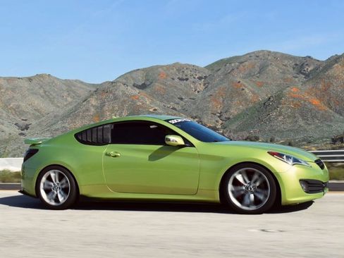 Used 2010 Hyundai Genesis 3.8 image 1