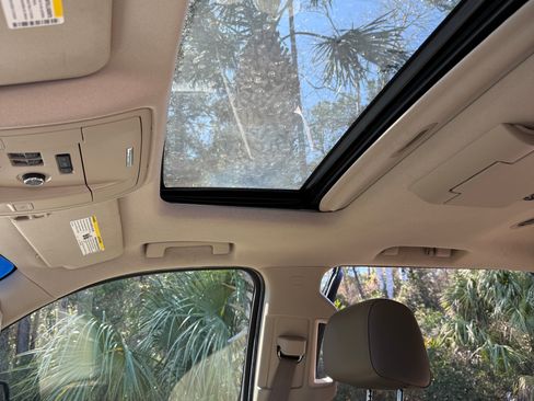 Used 2015 GMC Yukon XL SLT w/ Open Road Package image 23