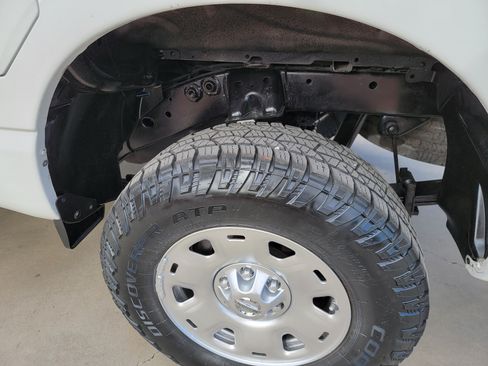 Used 2017 Nissan Titan S image 28