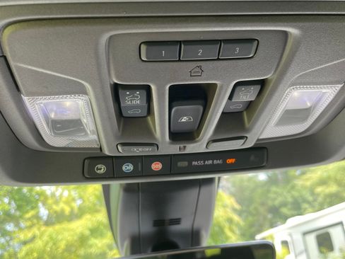 Used 2023 GMC Sierra 3500 Denali w/ Denali Ultimate Package AWD/4WD image 23
