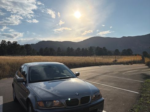 Used 2005 BMW 330xi 330xi Sedan 4D image 1