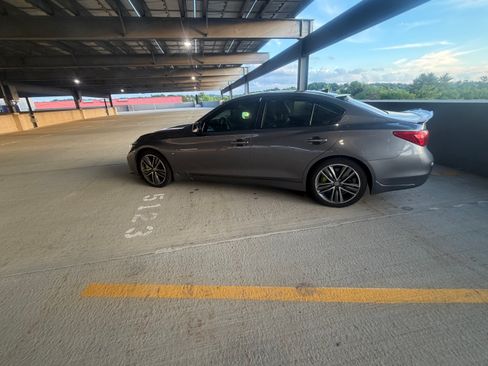 Used 2015 INFINITI Q50 AWD w/ Deluxe Touring Package image 11