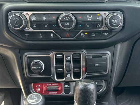 Used 2022 Jeep Gladiator Mojave w/ LED Lighting Group AWD/4WD image 11