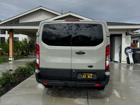 Used 2019 Ford Transit 150 XLT image 4