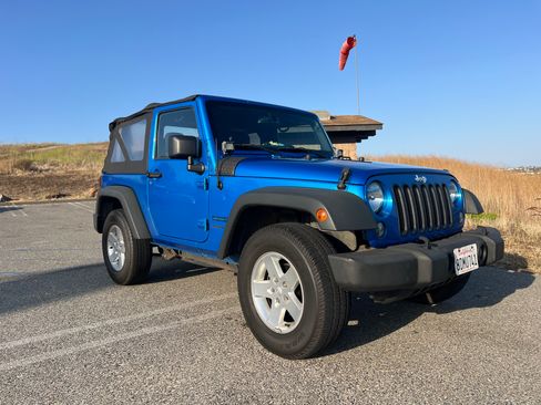 Used 2015 Jeep Wrangler Sport w/ Quick Order Package 24S AWD/4WD image 2
