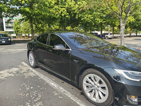 Used 2017 Tesla Model S 75 image 6
