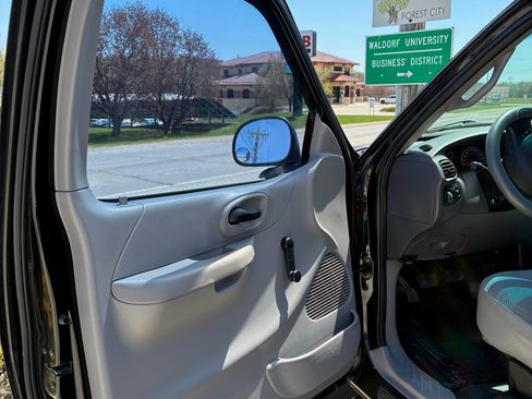 Used 2000 Ford F150 4x4 Regular Cab image 11
