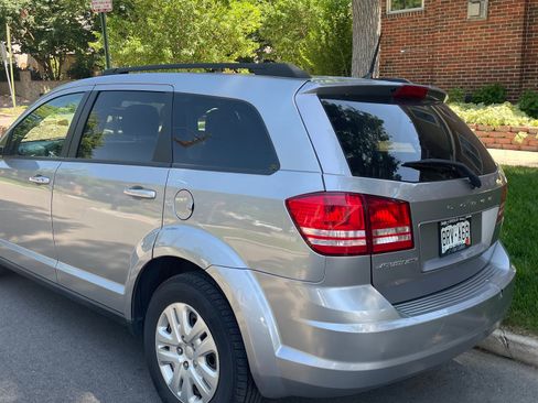 Used 2019 Dodge Journey SE FWD image 2