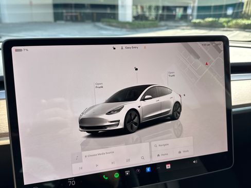 Used 2023 Tesla Model 3 Standard Range image 11
