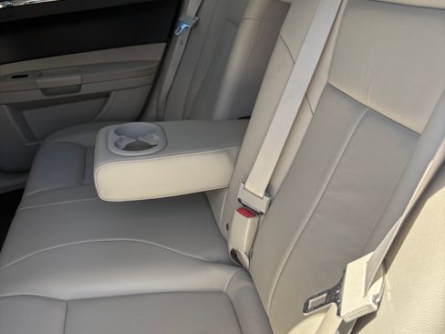 Used 2007 Chrysler 300 Touring L RWD image 28