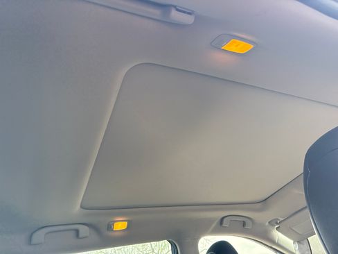 Used 2018 Nissan Rogue SL w/ Premium Package image 9