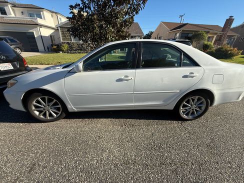 Used 2004 Toyota Camry LE image 5