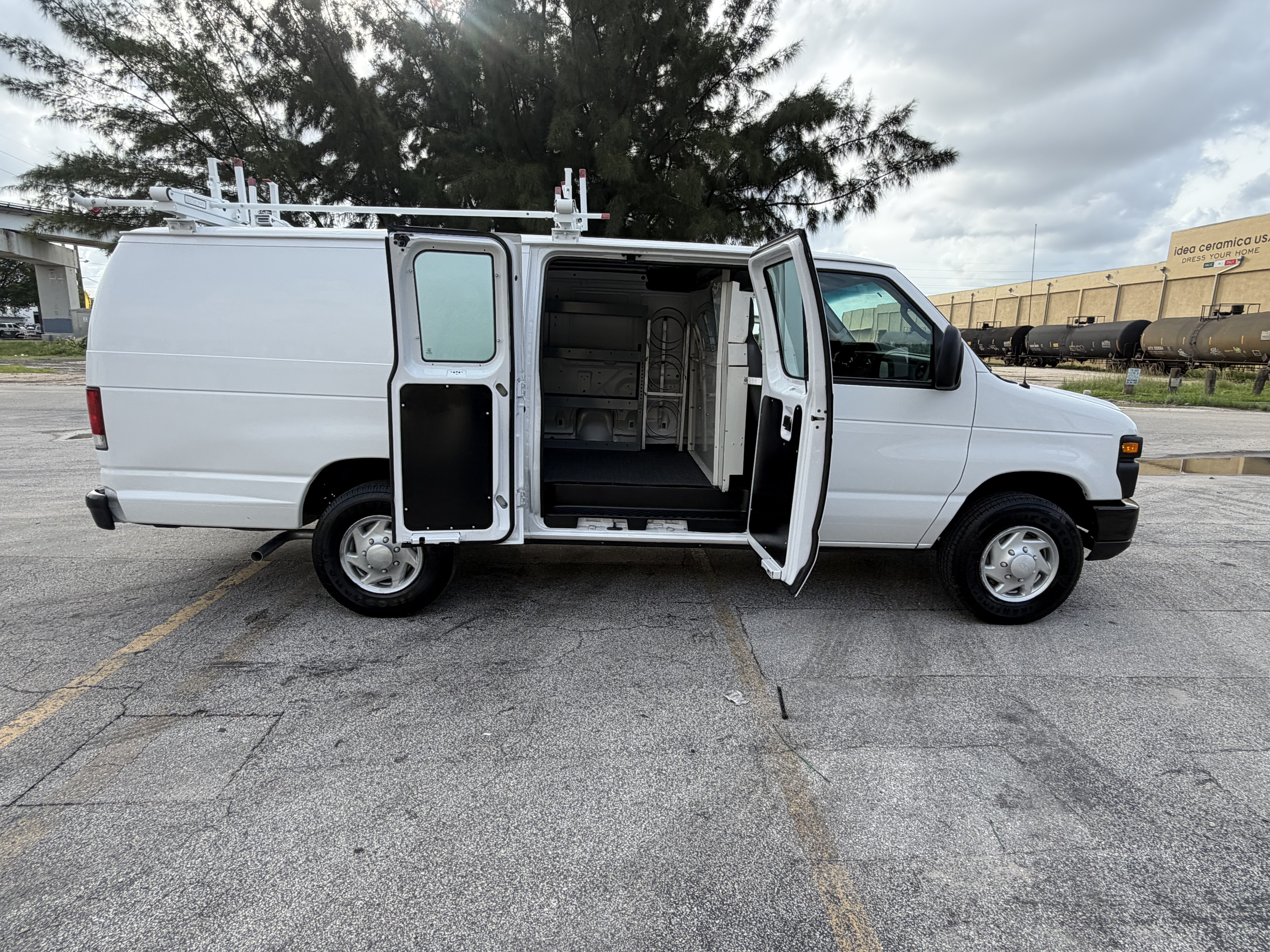 Used 2013 Ford E-250 and Econoline 250 Extended RWD image 17