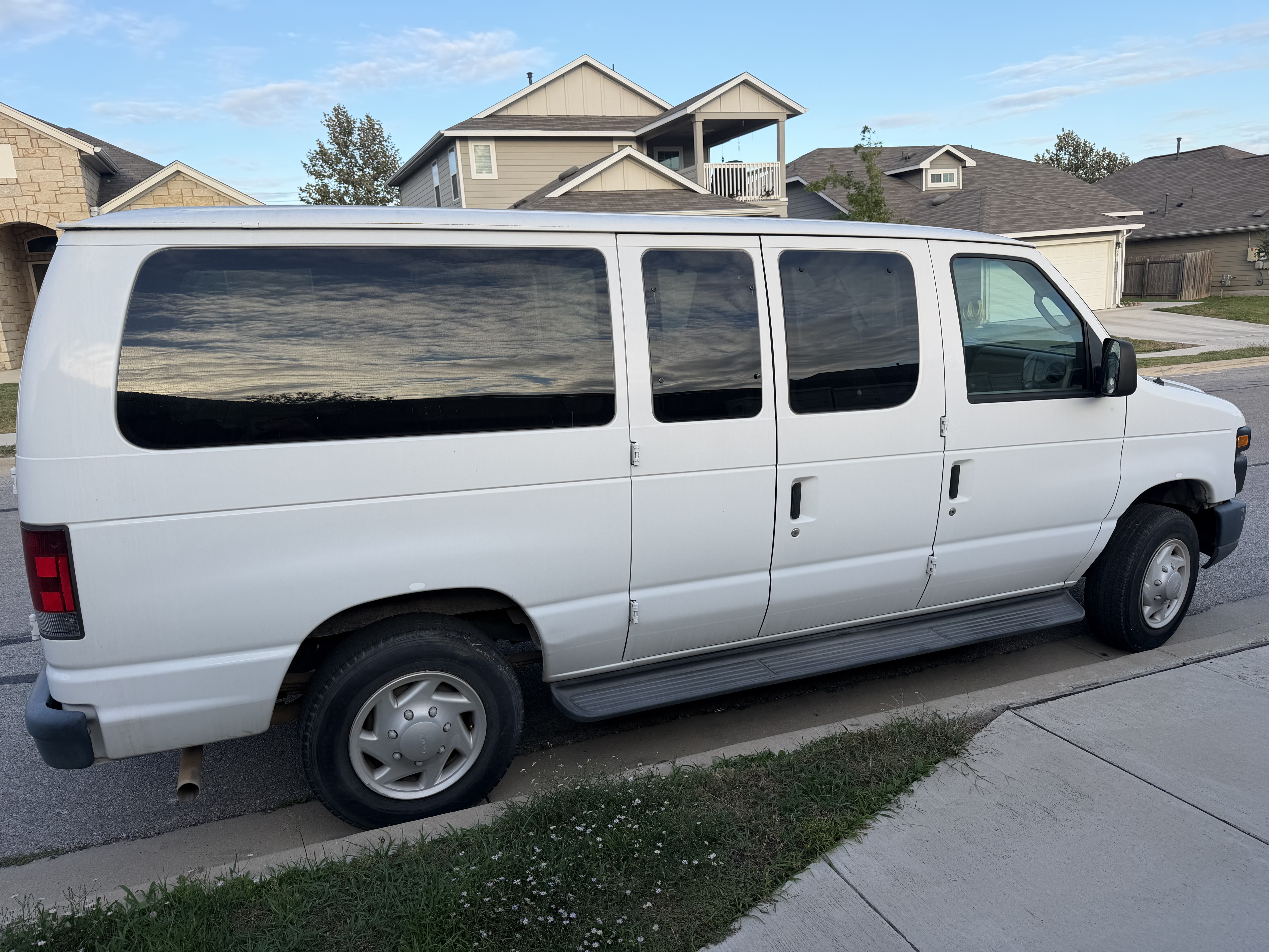 Used 2009 Ford E-150 and Econoline 150 Wagon RWD image 5
