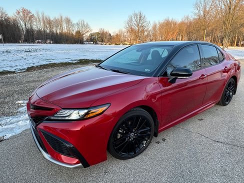 Used 2023 Toyota Camry XSE image 4