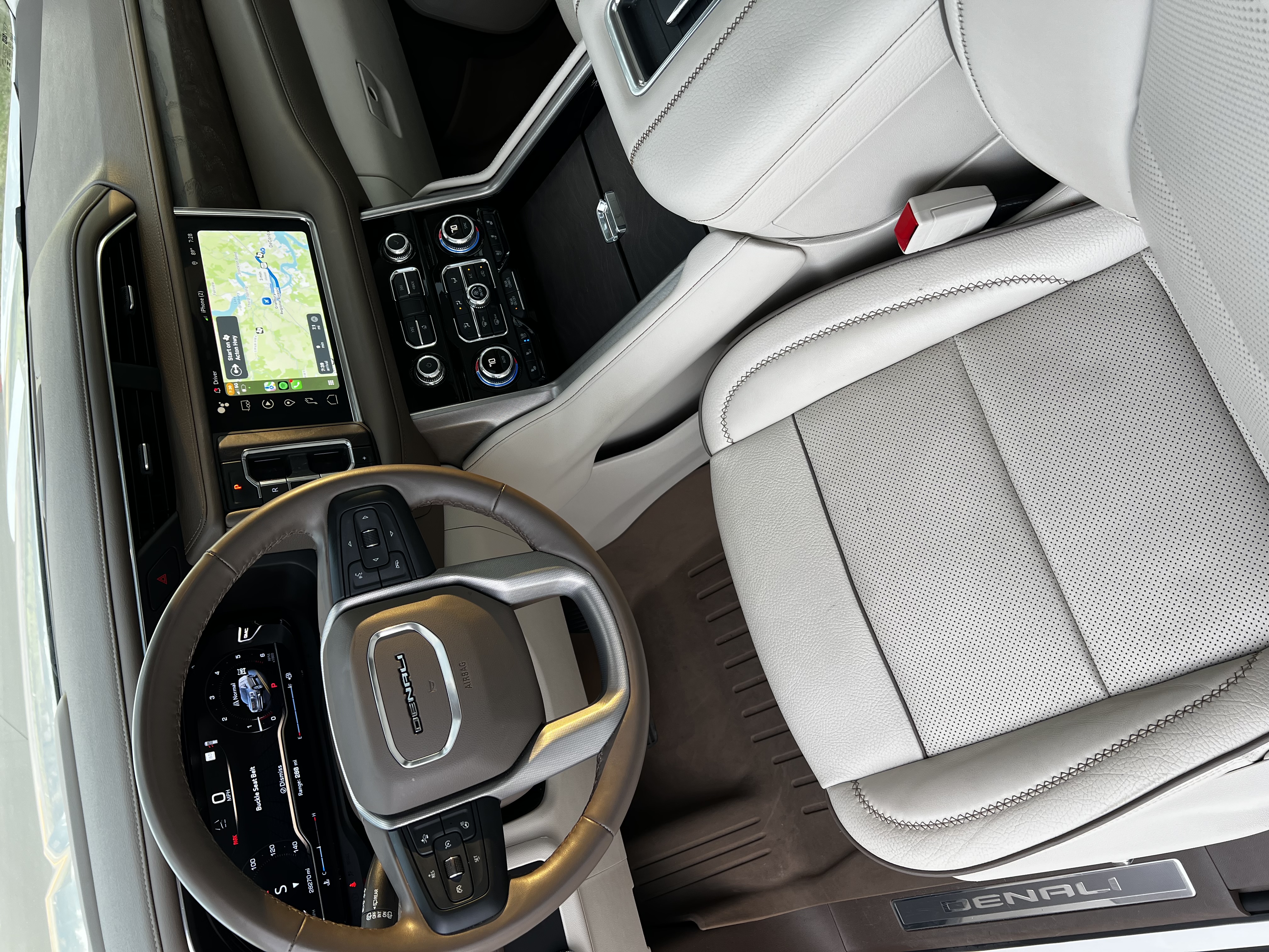 Used 2024 GMC Yukon Denali AWD/4WD image 10