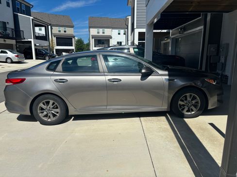 Used 2016 Kia Optima LX w/ Technology Package FWD image 1