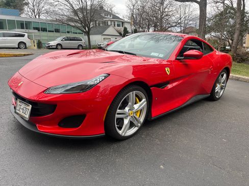 Used 2019 Ferrari Portofino Convertible 2D image 2