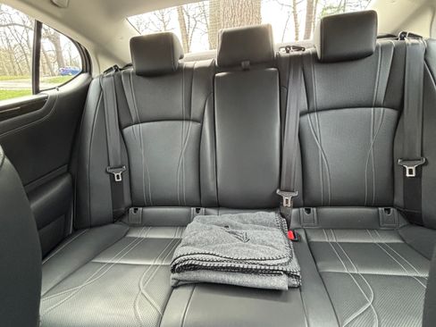 Used 2019 Lexus ES 300h image 14