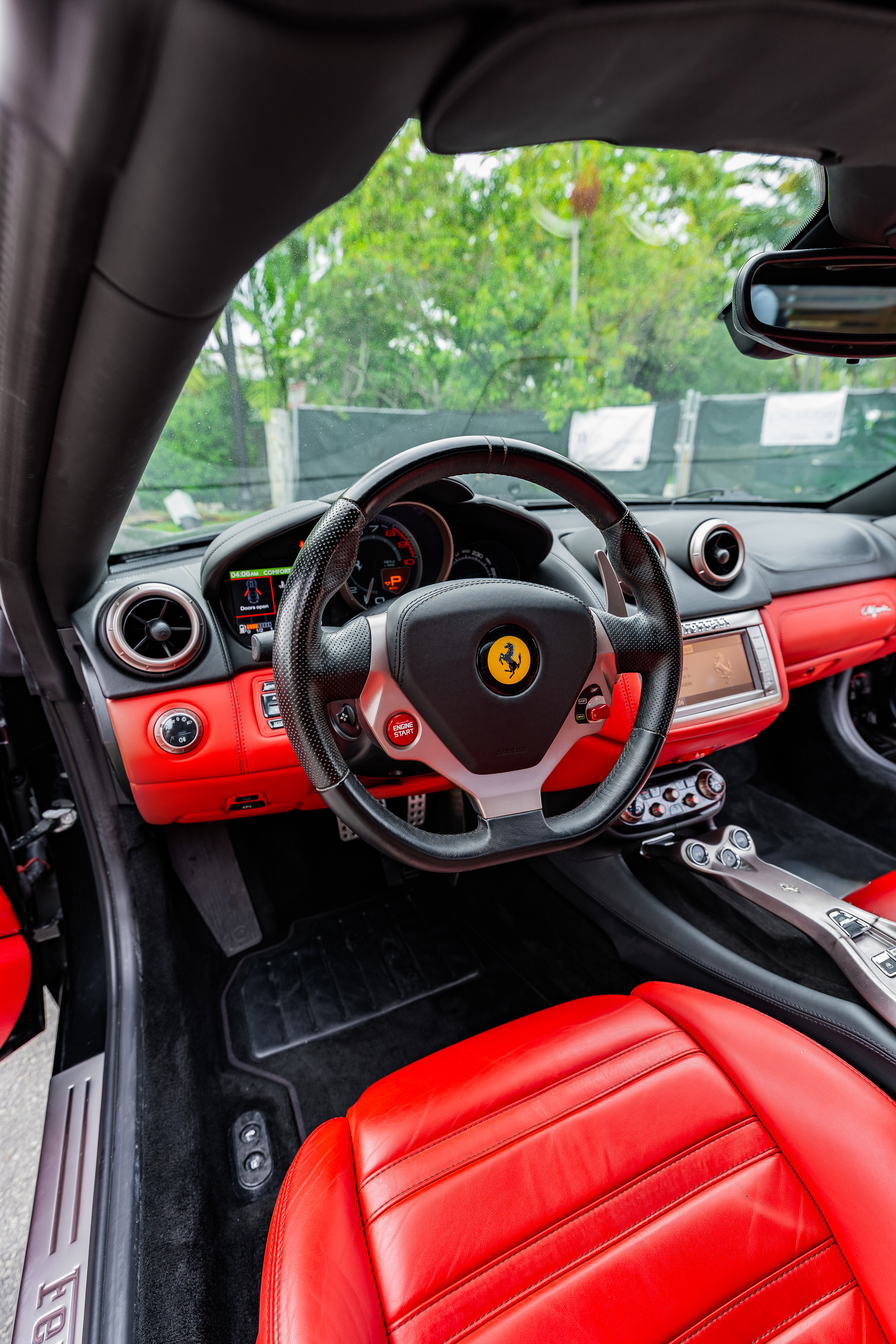 Used 2010 Ferrari California RWD image 9