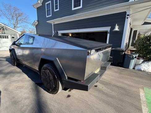 Used 2024 Tesla Cybertruck AWD Crew Cab image 5