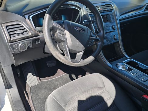 Used 2017 Ford Fusion SE image 8