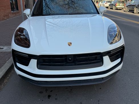Used 2023 Porsche Macan Turbo image 2