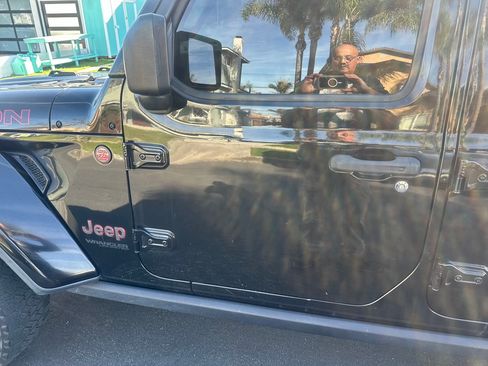 Used 2019 Jeep Wrangler Unlimited Rubicon image 2