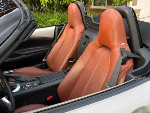 Used 2022 MAZDA MX-5 Miata Grand Touring RWD image 5