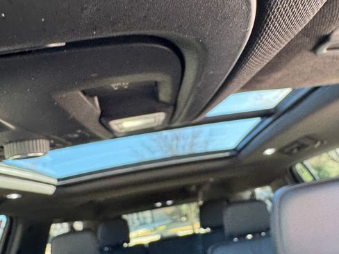 Used 2022 Chevrolet Suburban RST w/ Luxury Package image 17