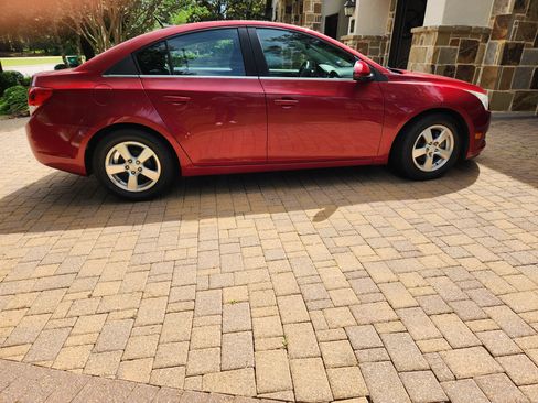 Used 2013 Chevrolet Cruze LT FWD image 1
