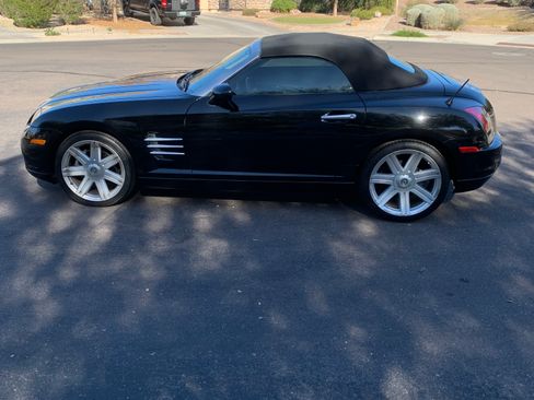 Used 2006 Chrysler Crossfire Limited image 4