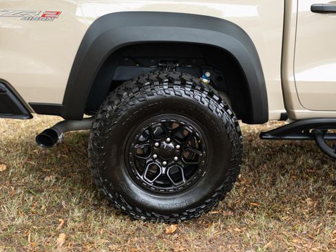 Used 2024 Chevrolet Colorado ZR2 w/ ZR2 Bison Edition image 17