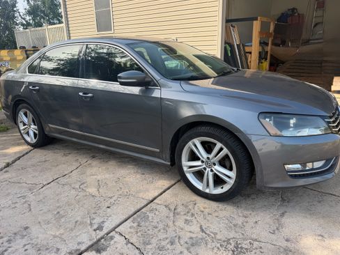 Used 2014 Volkswagen Passat TDI SEL Premium FWD image 1