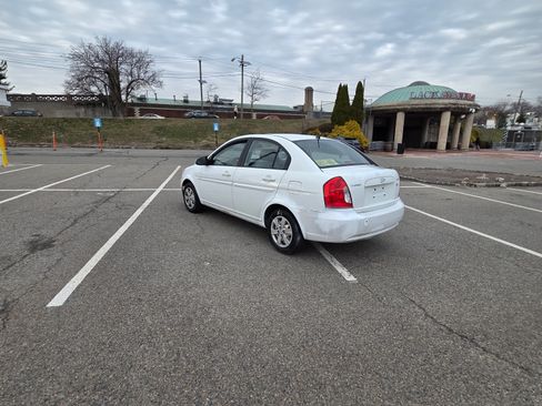 Used 2009 Hyundai Accent GLS image 8