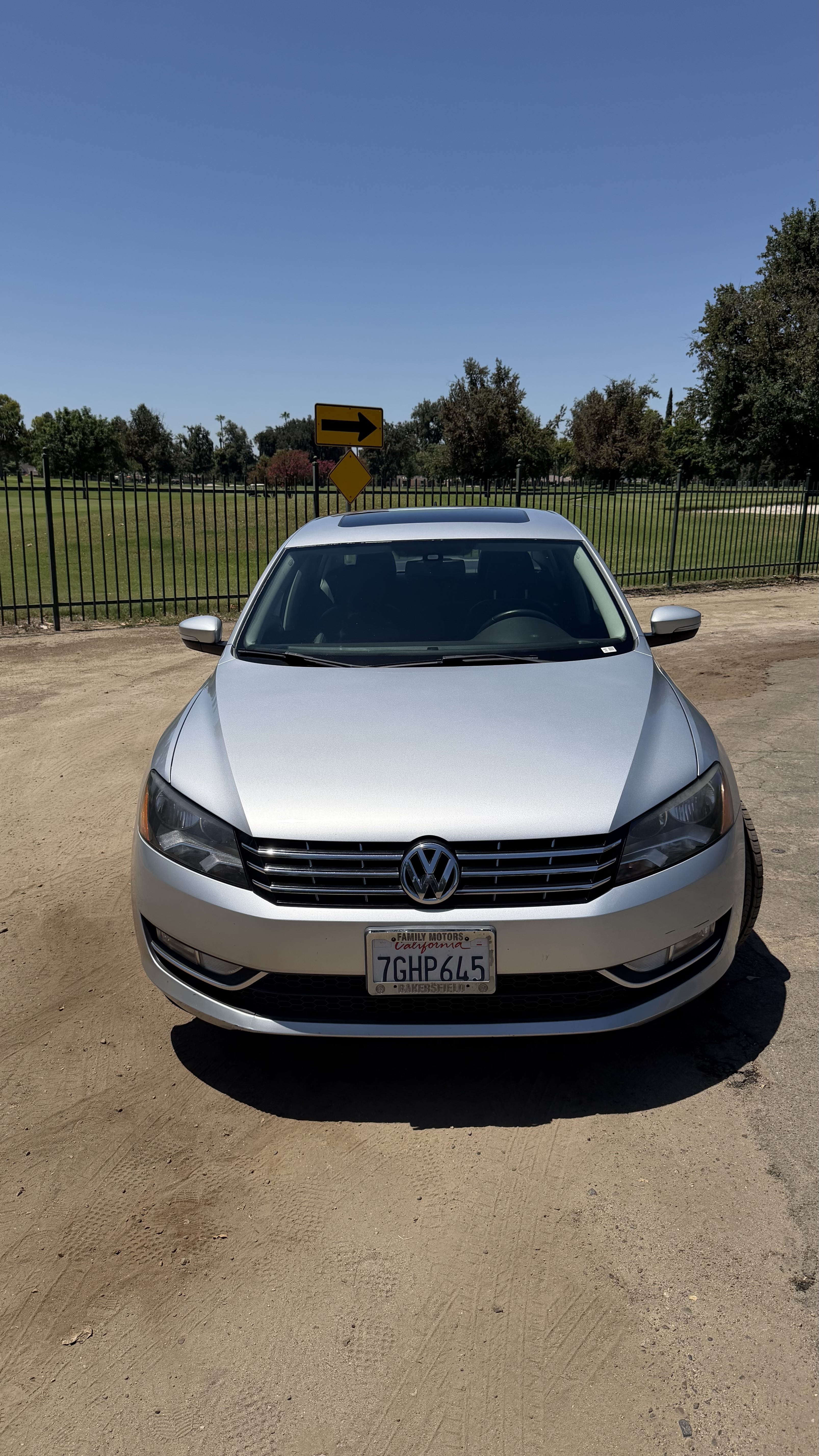Used 2014 Volkswagen Passat TDI SEL Premium FWD image 4