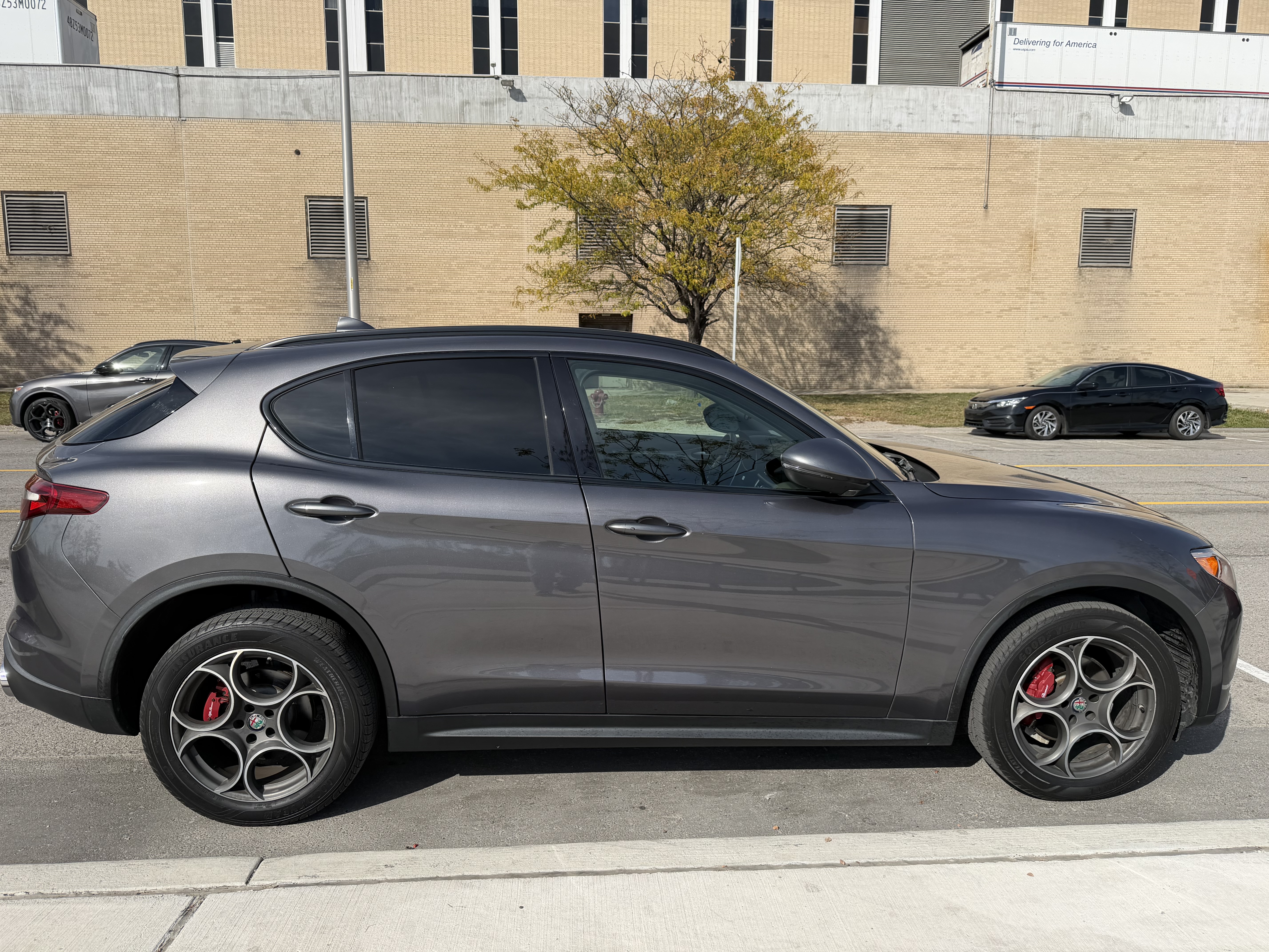 Used 2018 Alfa Romeo Stelvio Sport w/ Quick Order Package 22J Sport AWD/4WD image 4