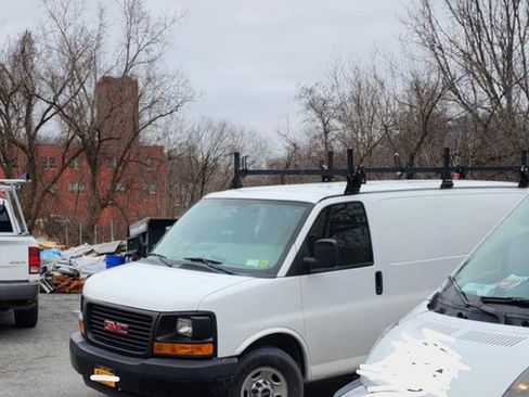 Used 2012 GMC Savana 2500 Van 3D image 1