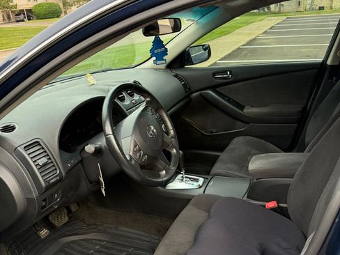 Used 2011 Nissan Altima 2.5 S w/ Special Edition Pkg image 2