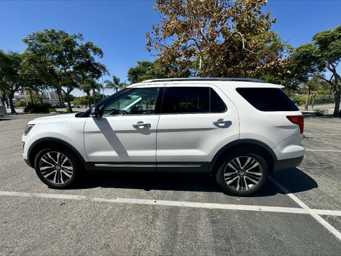 Used 2017 Ford Explorer Platinum image 1