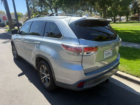 Used 2016 Toyota Highlander XLE FWD image 6