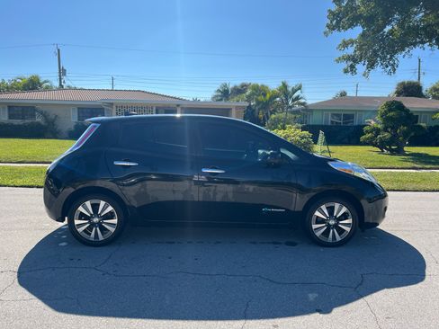 Used 2015 Nissan Leaf SL w/ Premium Package image 4