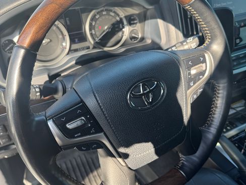 Used 2021 Toyota Land Cruiser Heritage Edition image 10