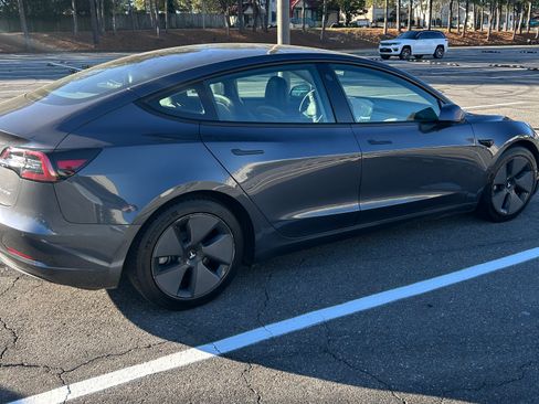 Used 2021 Tesla Model 3 Long Range image 1