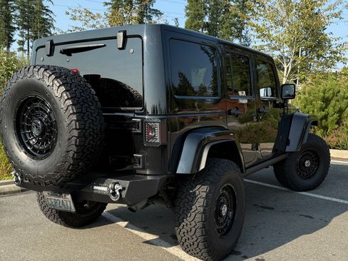 Used 2014 Jeep Wrangler Unlimited Rubicon w/ Connectivity Group image 8