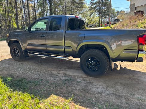 Used 2016 Toyota Tacoma SR5 w/ SR5 Appearance Package (SN) image 6